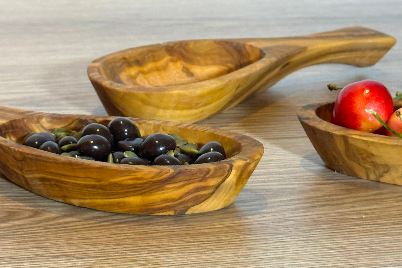 Italian Olivewood Aperitivo Bowl with Handle